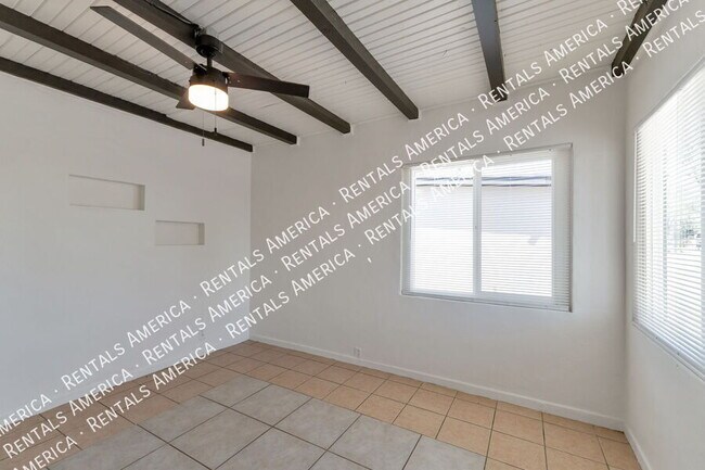 Building Photo - 3050 N Sparkman Blvd