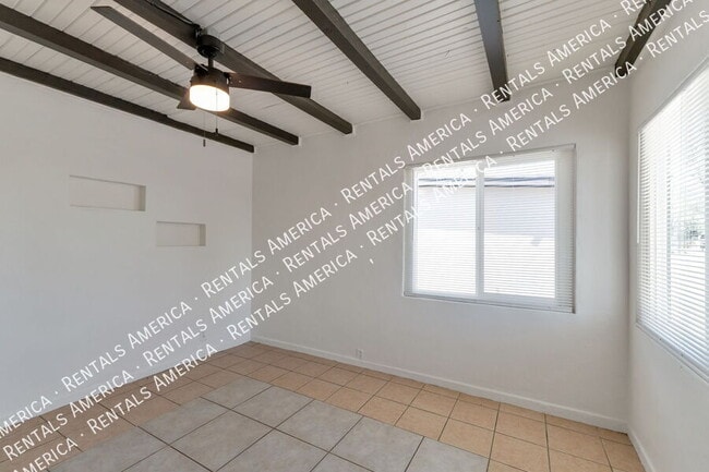 Foto del edificio - 3050 N Sparkman Blvd