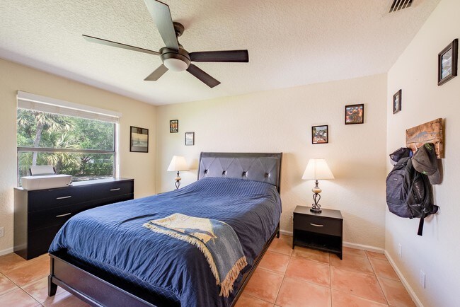 Foto del edificio - 3350 Jaywood Terrace