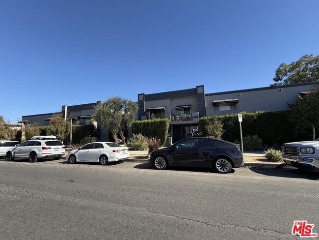 Building Photo - 5730 Yolanda Ave