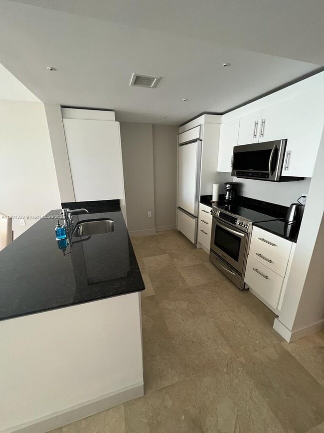 Foto del edificio - 10275 Collins Ave