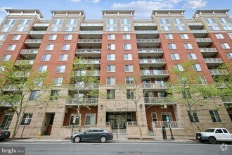 Building Photo - 820 N Pollard St