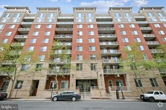 Building Photo - 820 N Pollard St