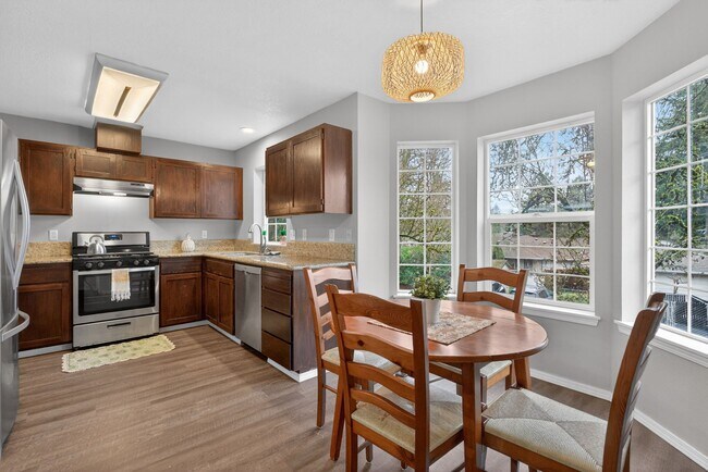 Foto del edificio - 6170 SE Lake Rd