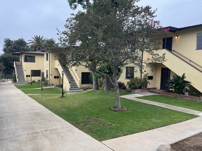 Building Photo - 854 E Mendocino St
