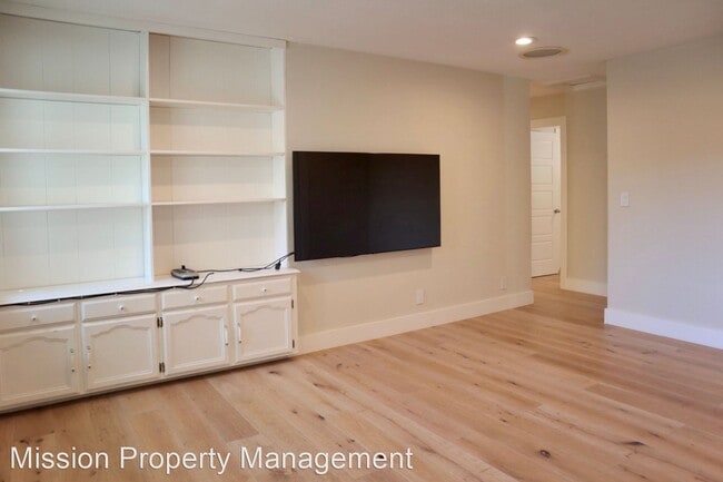 Building Photo - 5 br, 3.5 bath House - 573 Shoshone Ct