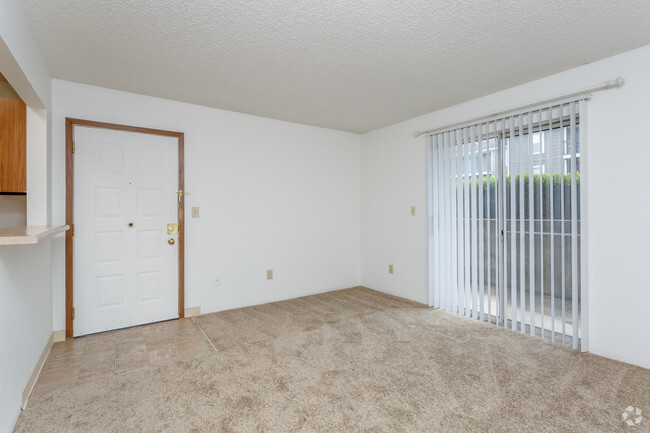 1BR, 1BA - 717 SF - Apple Creek Apartments