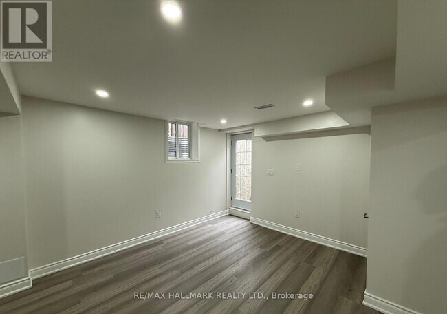 Building Photo - 429 Stringer Cir