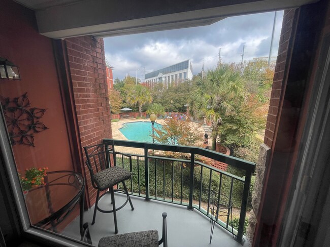 Balcony - 900 Taylor St