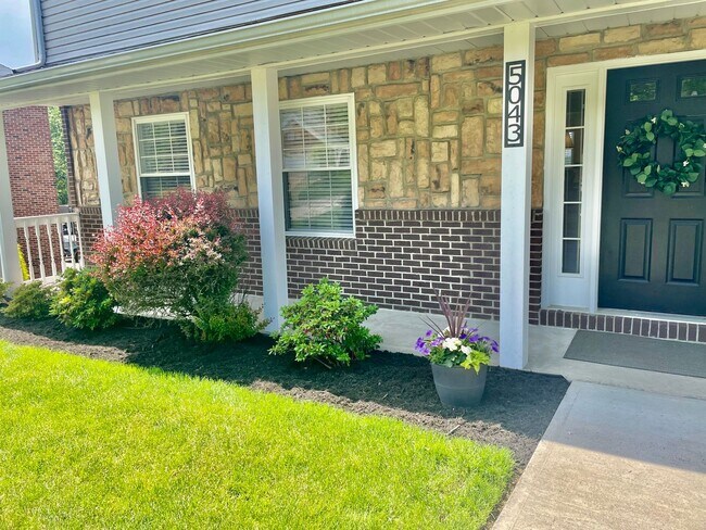 Building Photo - Modern Comforts Await: Spacious Rental wit...