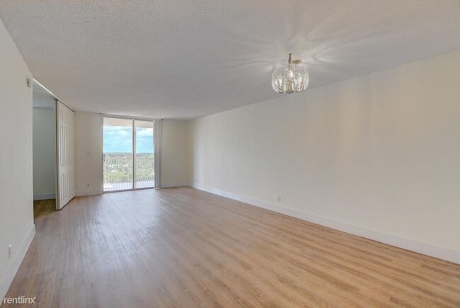 Building Photo - 2 br, 2 bath House - 6161 NW 2nd Ave # 4
