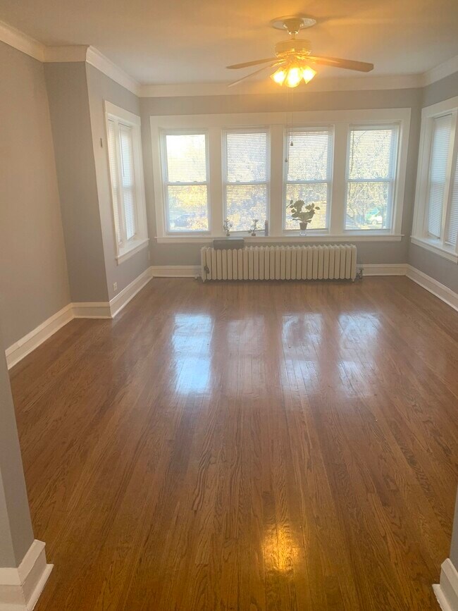 Foto del edificio - 4421 W Wrightwood Ave