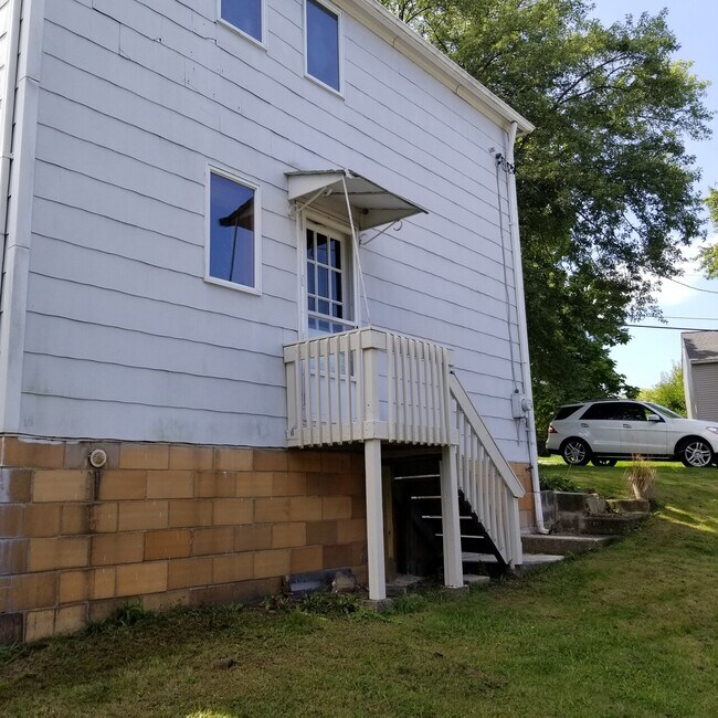 Building Photo - 753 East Dr