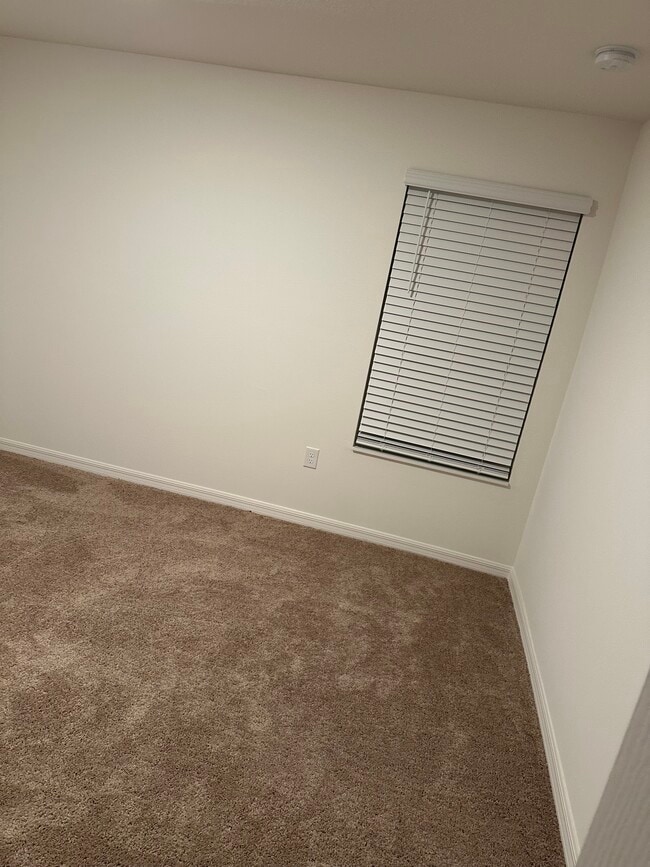 Building Photo - 631 Bay Leaf Dr