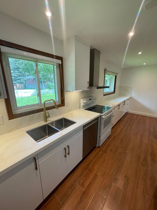Building Photo - 6 Kara Lee Crt