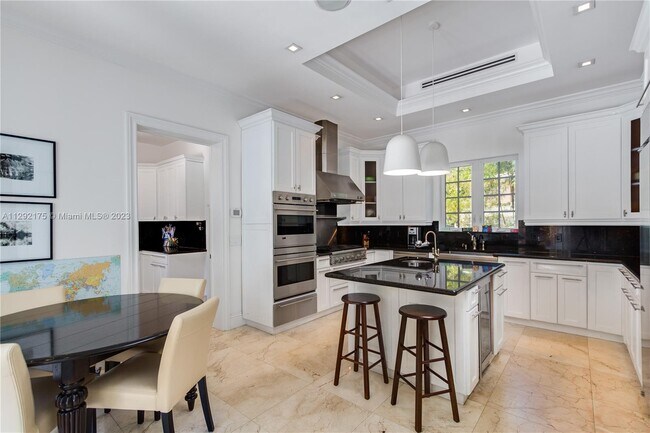 Foto del edificio - 221 Aledo Ave