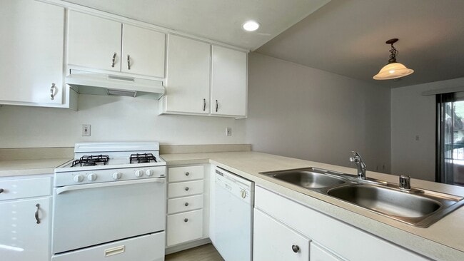 Building Photo - 3053 S Higuera St