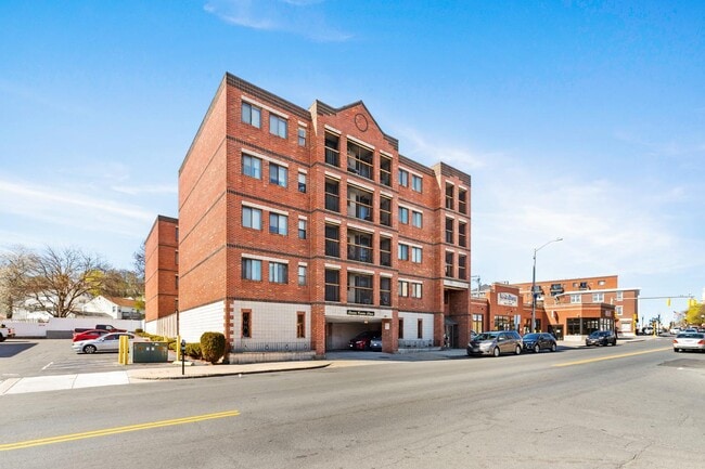 Building Photo - 176 Broadway
