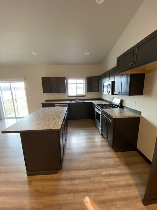 Foto del edificio - SINGLE FAMILY HOME IN CROWN POINTE (APP#89)