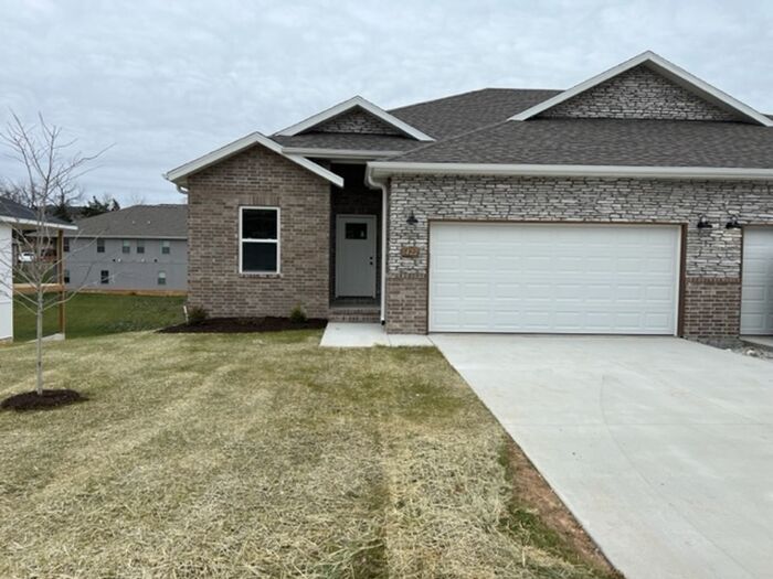 Beautiful duplex built in 2022 in Ozark!!!... Townhome Rentals in