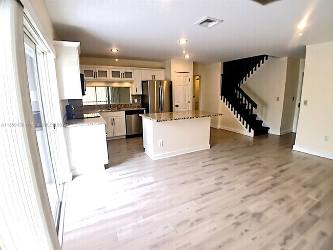 Foto del edificio - 9944 NW 2nd Ct