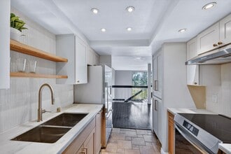 Building Photo - 2564 Navarra Dr