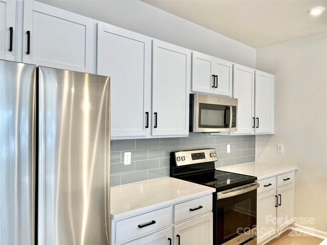 Building Photo - 5348 Somerset Hill Ln