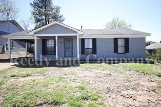 Building Photo - 2447 Wellons Ave