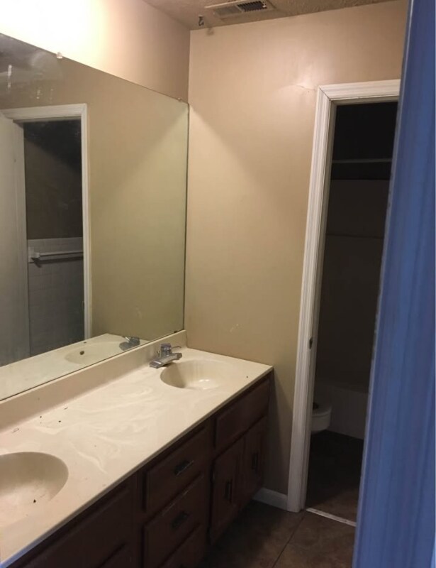 Foto del edificio - 18 Greenwood Dr