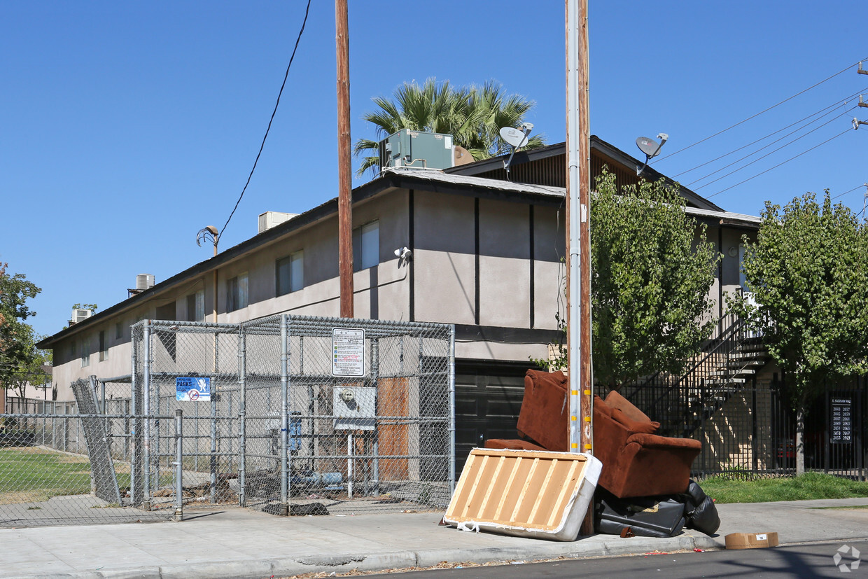 Building Photo - Twin Palms Apartments