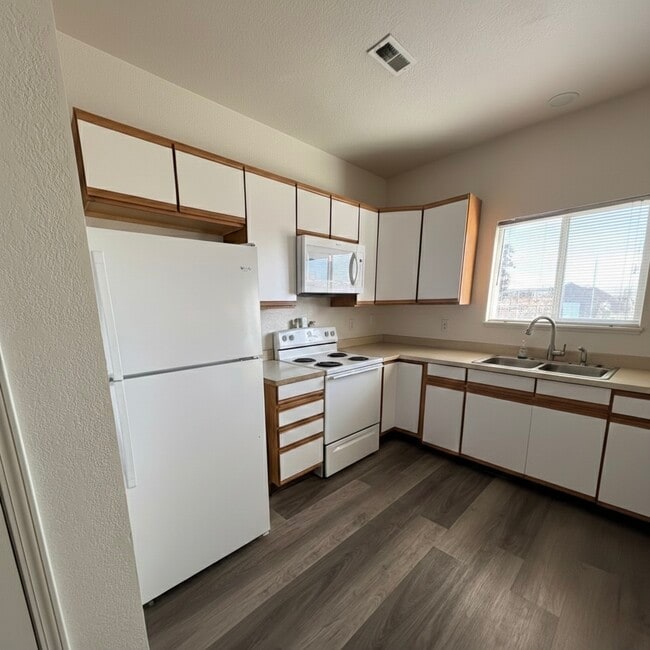 Foto del edificio - 2454 NW 8th St