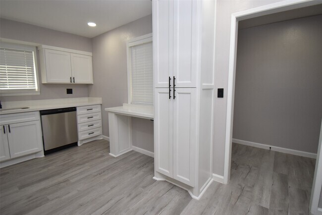 Building Photo - 16587 El Camino Real