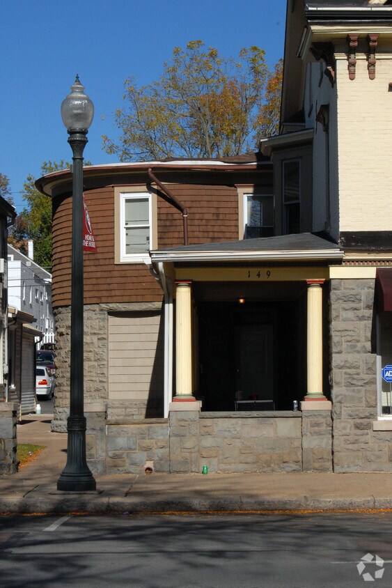 Foto del edificio - 145-149 W Main St