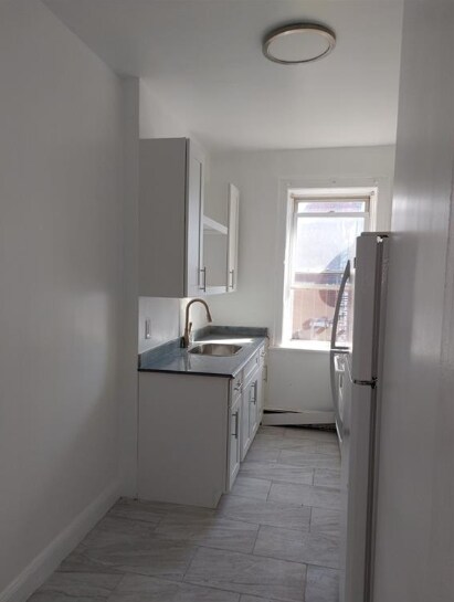Primary Photo - 126 W 1st St