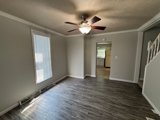 Foto del edificio - Charming 3-Bedroom Home with Outdoor Space