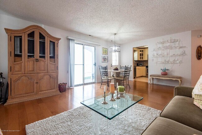 Foto del edificio - 185 Tulip Ln