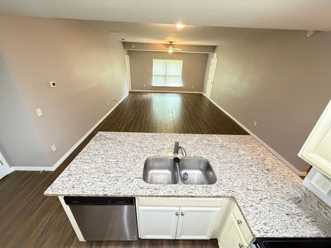 Building Photo - AWESOME 3/2 w/ office HOME in Deltona! You need to check this out!