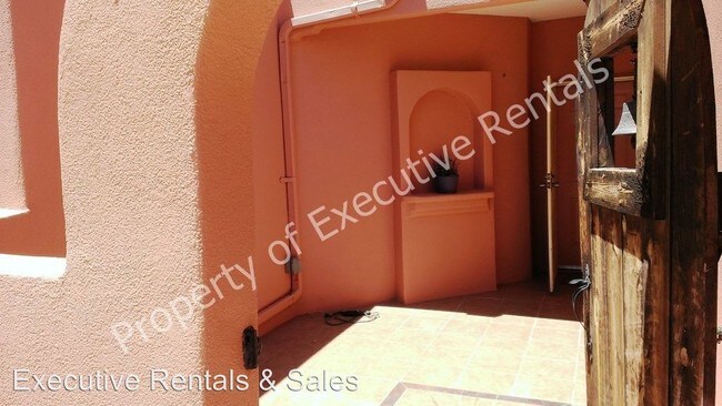 Building Photo - 675 Cedardale Loop