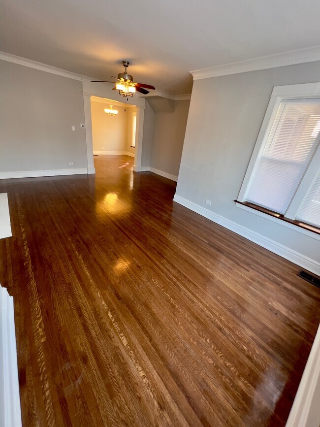 Foto del edificio - 4827 W Barry Ave
