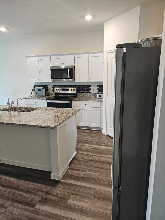 Building Photo - 5923 Grantgrala Dr