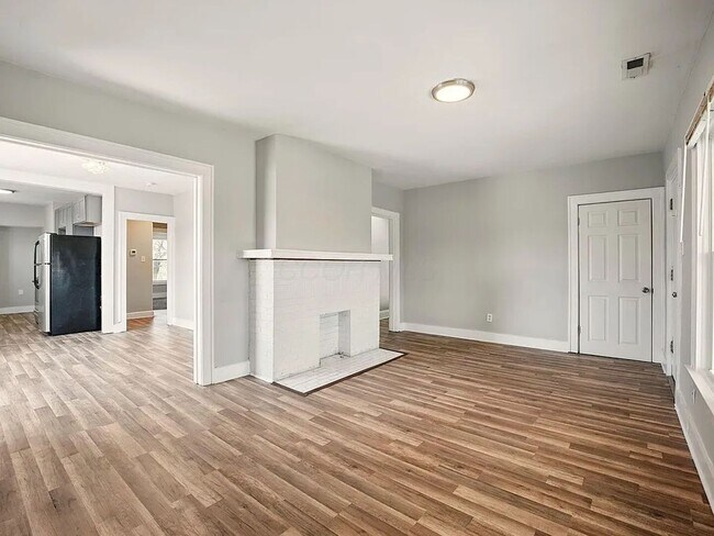 Foto del edificio - 833 Lilley Ave