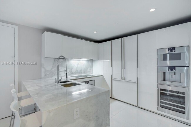 Foto del edificio - 10203 Collins Ave