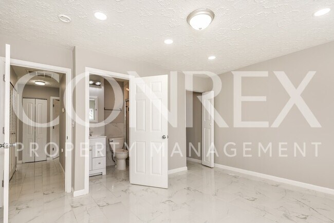 Building Photo - Beautiful Updated 3 Bedroom