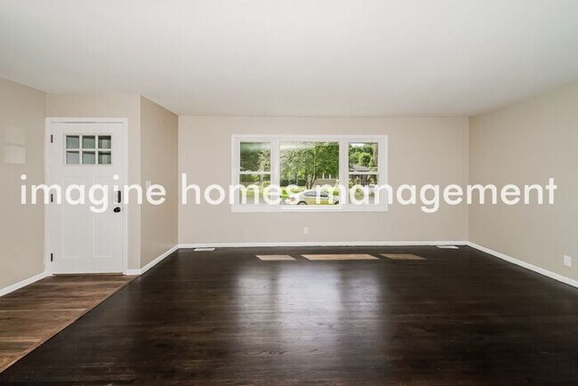 Foto del edificio - Available mid-August! Fully Renovated 4 Be...