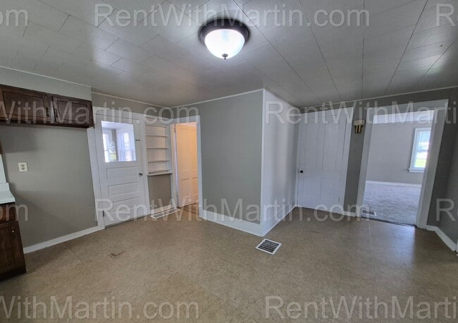 Building Photo - 501 D Ave