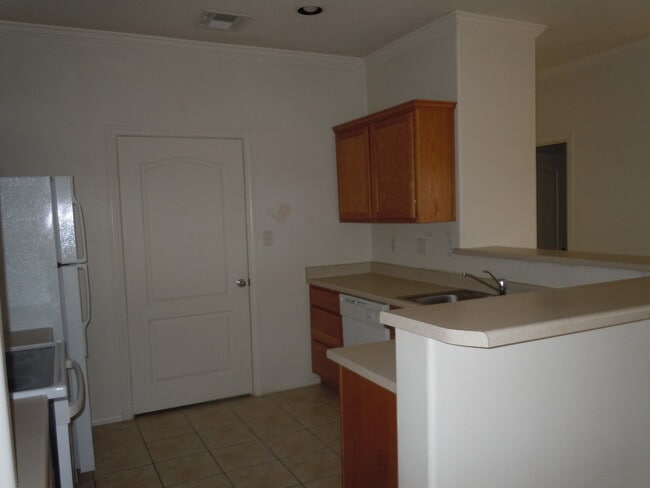 Building Photo - Lower Level Hermosa Vistas Condo!