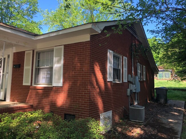 Building Photo - Byerly &amp; Paddock Duplex