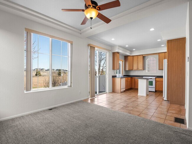 Foto del edificio - Gorgeous Johnstown Home with Attached Garage and Open Layout!