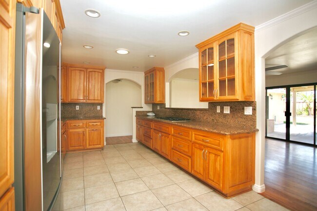 Foto del edificio - 3Br 2.5Ba + Den/office  Lake Murray Beauty