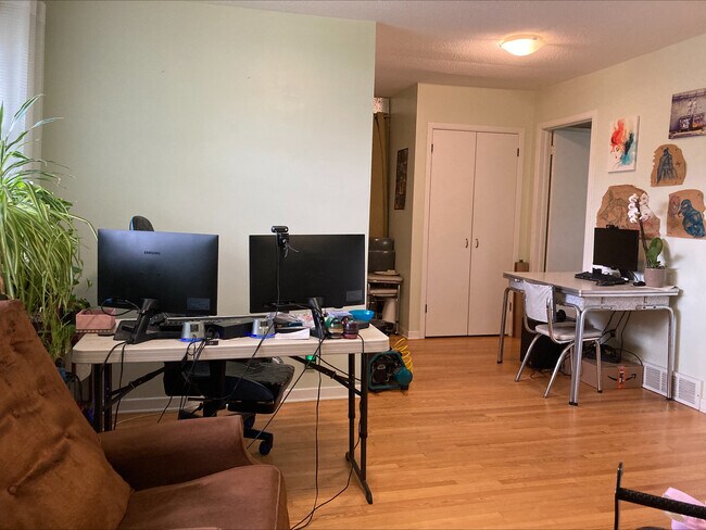 Photo du bâtiment - Welcome to this inviting 1 bedroom, 1 bath